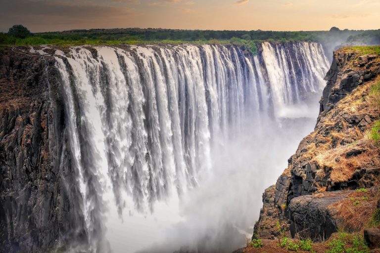 Chutes Victoria : la merveille indomptable de l’Afrique